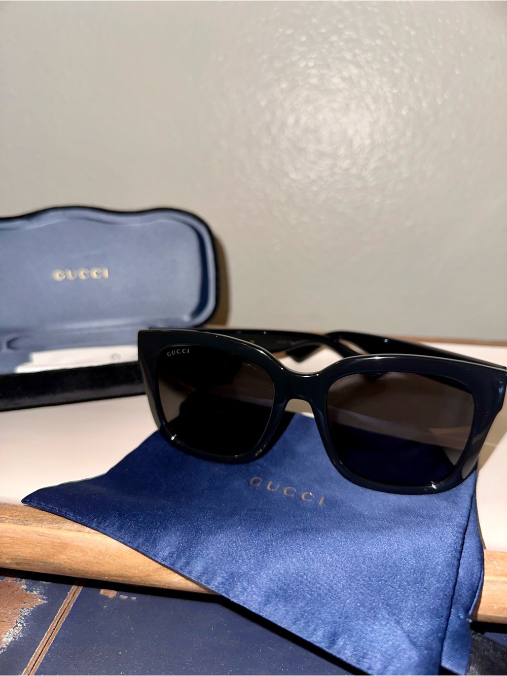 Gucci Black Cat-Eye Sunglasses with Dark Lenses
